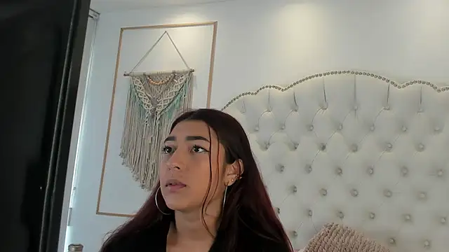 Sara funy online show from May 2026 11:27:02 AM