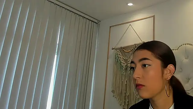 Sara funy online show from May 2026 11:25:01 AM
