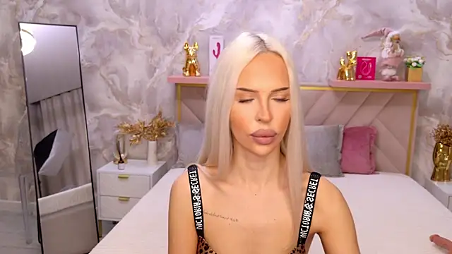 EvaXElfi online show from April 2026 12:21:02 AM