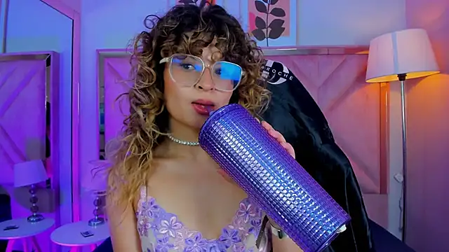 Snapshot of emilyjonesss_ chatting on February 2026 07:56:01 PM emilyjonesss online show from February 2026 07:56:01 PM