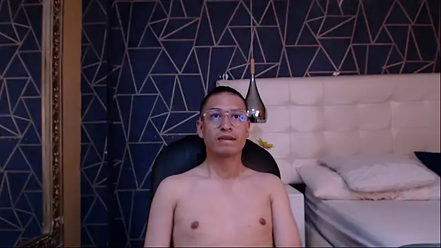 Snapshot of EriickFerrer chatting on February 2026 06:02:01 AM EriickFerrer online show from February 2026 06:02:01 AM