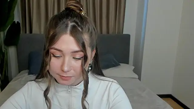 Snapshot of MadelinePiel chatting on February 2026 01:21:02 PM MadelinePiel online show from February 2026 01:21:02 PM