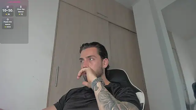 Snapshot of Axel__Blaze chatting on June 2026 02:01:01 PM Axel Blaze online show from June 2026 02:01:01 PM