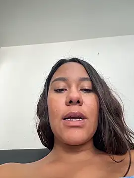 Snapshot of KarinaGrant chatting on March 2026 04:01:02 PM KarinaGrant online show from March 2026 04:01:02 PM