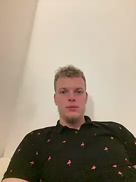 Snapshot of Dencchikk22 chatting on February 2026 08:40:01 PM Dencchikk22 online show from February 2026 08:40:01 PM