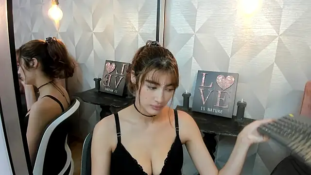 Scarlet 22  online show from March 2026 04:21:02 PM