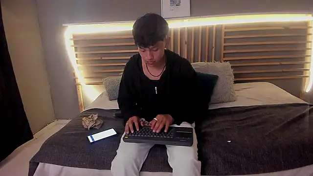 Snapshot of clark_ken01 chatting on March 2026 09:11:01 PM clark ken01 online show from March 2026 09:11:01 PM