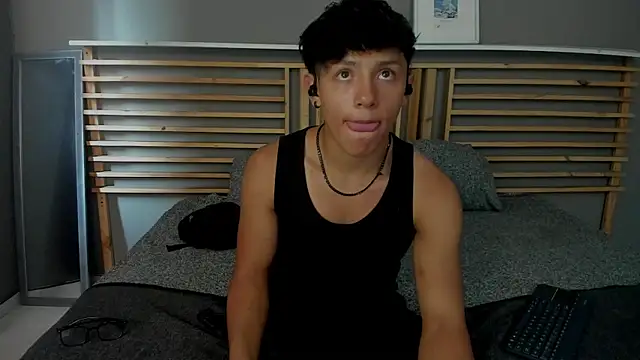 Snapshot of clark_ken01 chatting on April 2026 09:09:02 PM clark ken01 online show from April 2026 09:09:02 PM