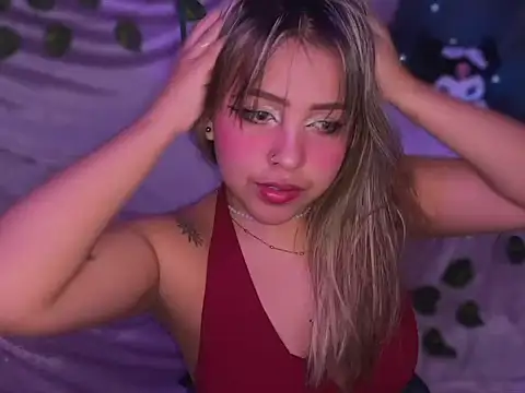 Snapshot of Moon_Velvet_ chatting on February 2026 07:12:01 PM Moon Velvet online show from February 2026 07:12:01 PM