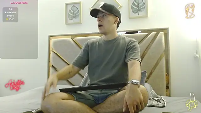 oliver   saint online show from April 2026 12:08:02 AM