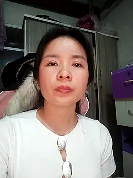 Ivy Trix2 online show from March 2026 01:58:01 PM