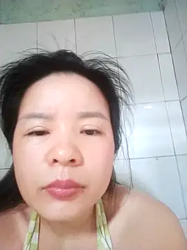 Ivy Trix2 online show from May 2026 02:42:01 AM