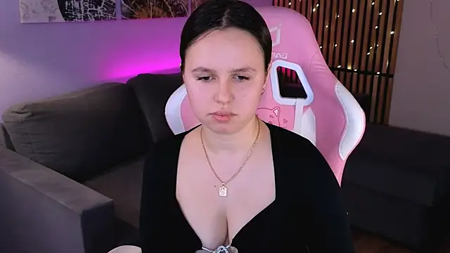 MaryTwiss online show from February 2026 01:10:01 PM