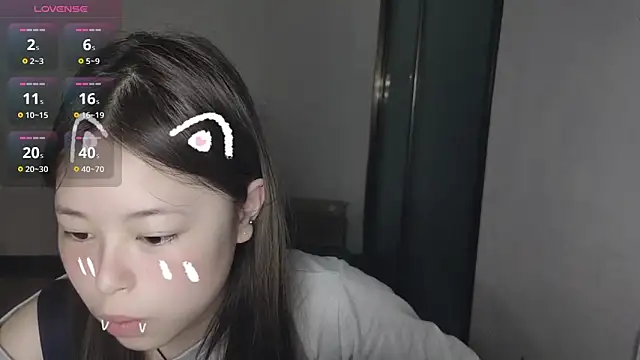 Snapshot of F-Yihao chatting on April 2026 09:21:02 AM F-Yihao online show from April 2026 09:21:02 AM