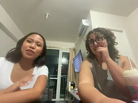 Snapshot of yassiestar chatting on March 2026 04:14:01 PM yassiestar online show from March 2026 04:14:01 PM