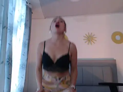 Snapshot of Julietaamado chatting on April 2026 05:24:02 PM Julietaamado online show from April 2026 05:24:02 PM