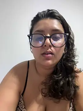 Snapshot of midsize_94 chatting on April 2026 11:58:01 PM midsize 94 online show from April 2026 11:58:01 PM