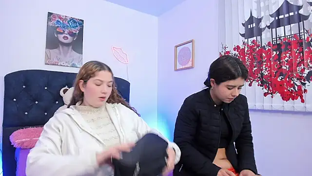 Snapshot of valeria_and_zoe chatting on March 2026 01:28:01 PM valeria and zoe online show from March 2026 01:28:01 PM