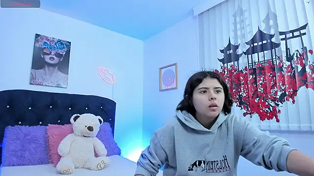 Snapshot of valeria_and_zoe chatting on March 2026 03:01:02 PM valeria and zoe online show from March 2026 03:01:02 PM