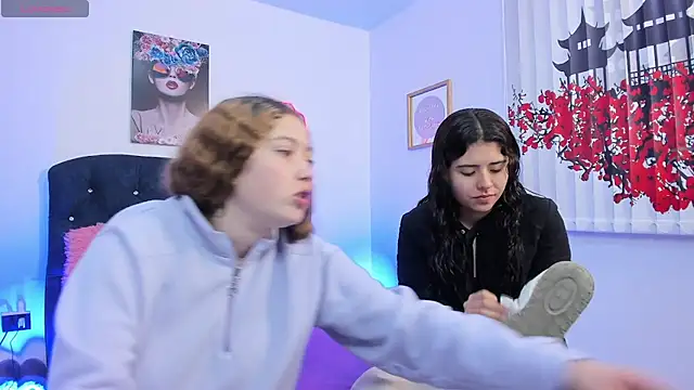 Snapshot of valeria_and_zoe chatting on March 2026 01:45:01 PM valeria and zoe online show from March 2026 01:45:01 PM