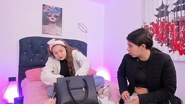 Snapshot of valeria_and_zoe chatting on April 2026 02:11:01 PM valeria and zoe online show from April 2026 02:11:01 PM