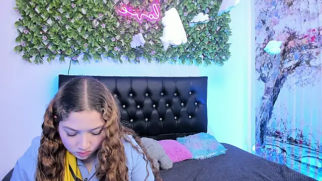 Snapshot of valeria_and_zoe chatting on April 2026 02:34:01 PM valeria and zoe online show from April 2026 02:34:01 PM