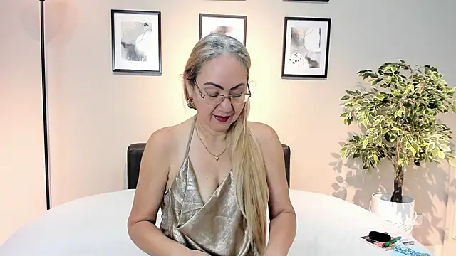 Snapshot of Victoria_Firee chatting on April 2026 12:06:01 PM Victoria Firee online show from April 2026 12:06:01 PM