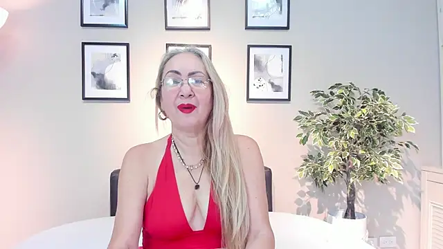 Snapshot of Victoria_Firee chatting on April 2026 01:04:02 PM Victoria Firee online show from April 2026 01:04:02 PM