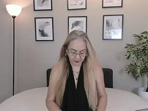 Snapshot of Victoria_Firee chatting on April 2026 12:21:02 PM Victoria Firee online show from April 2026 12:21:02 PM