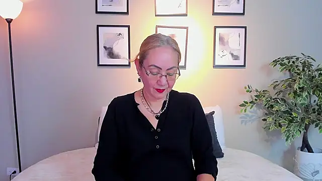 Snapshot of Victoria_Firee chatting on June 2026 07:34:02 PM Victoria Firee online show from June 2026 07:34:02 PM
