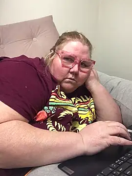 Snapshot of TheMotherPearl chatting on February 2026 02:54:01 AM TheMotherPearl online show from February 2026 02:54:01 AM