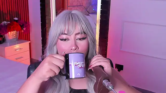 Emberrvelvet online show from April 2026 04:15:02 AM