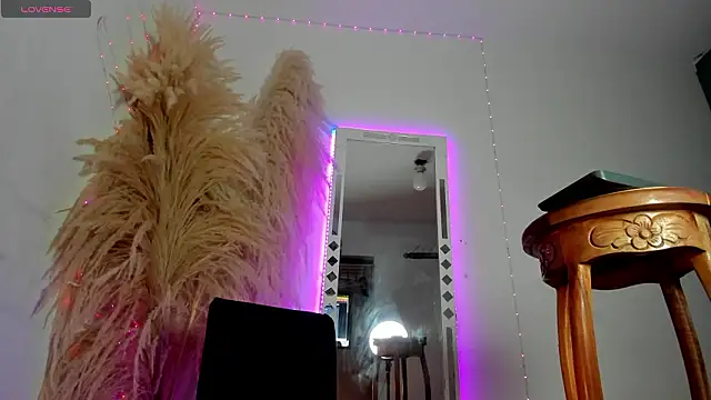 Snapshot of megan_scarsex02 chatting on February 2026 08:52:01 PM megan scarsex02 online show from February 2026 08:52:01 PM