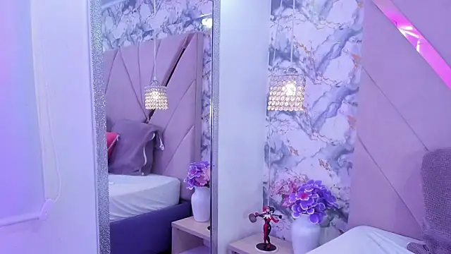 Snapshot of violetaluxx chatting on April 2026 04:56:01 PM violetaluxx online show from April 2026 04:56:01 PM