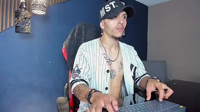 Snapshot of DanteLuxx chatting on March 2026 03:00:02 AM DanteLuxx online show from March 2026 03:00:02 AM