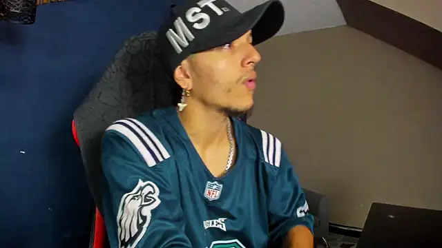 Snapshot of DanteLuxx chatting on March 2026 04:08:02 AM DanteLuxx online show from March 2026 04:08:02 AM