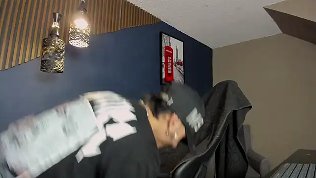 Snapshot of DanteLuxx chatting on March 2026 05:24:01 AM DanteLuxx online show from March 2026 05:24:01 AM