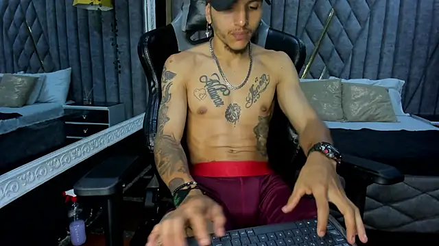 Snapshot of DanteLuxx chatting on March 2026 09:45:01 AM DanteLuxx online show from March 2026 09:45:01 AM