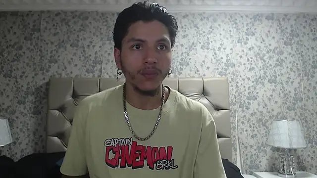 Snapshot of DanteLuxx chatting on March 2026 03:32:02 AM DanteLuxx online show from March 2026 03:32:02 AM