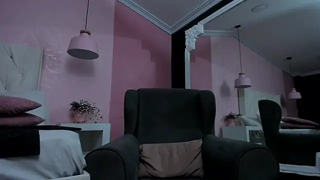 Snapshot of DanteLuxx chatting on March 2026 08:19:01 AM DanteLuxx online show from March 2026 08:19:01 AM