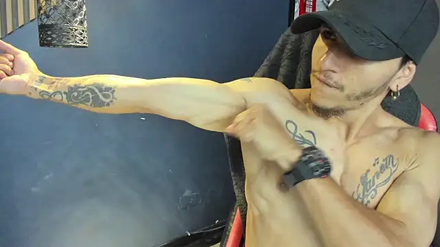 Snapshot of DanteLuxx chatting on April 2026 04:10:02 AM DanteLuxx online show from April 2026 04:10:02 AM