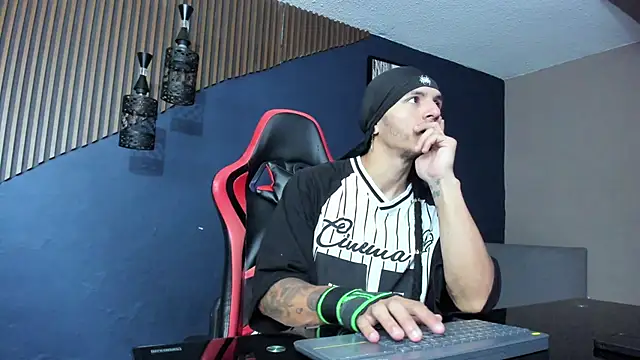 Snapshot of DanteLuxx chatting on April 2026 03:36:02 AM DanteLuxx online show from April 2026 03:36:02 AM