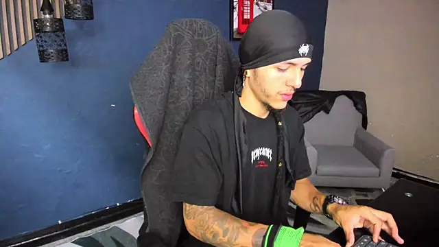 Snapshot of DanteLuxx chatting on April 2026 03:26:01 AM DanteLuxx online show from April 2026 03:26:01 AM