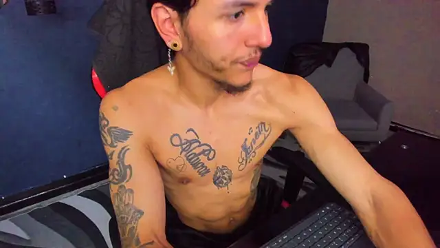 Snapshot of DanteLuxx chatting on April 2026 04:46:01 AM DanteLuxx online show from April 2026 04:46:01 AM