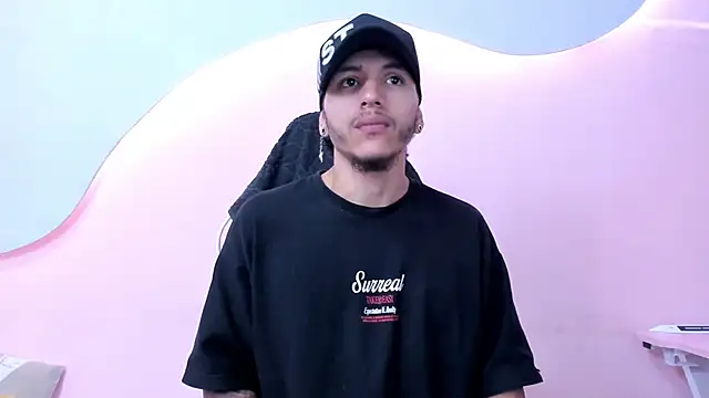 Snapshot of DanteLuxx chatting on April 2026 04:29:01 AM DanteLuxx online show from April 2026 04:29:01 AM