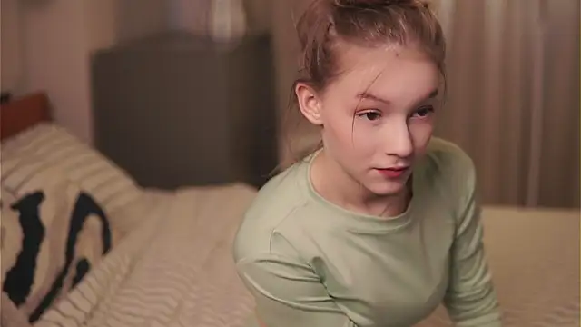 Snapshot of VenaLammo chatting on March 2026 01:51:01 PM VenaLammo online show from March 2026 01:51:01 PM