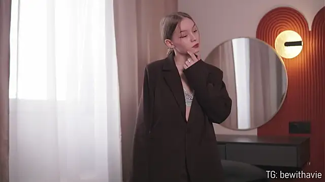 Snapshot of VenaLammo chatting on March 2026 01:33:01 PM VenaLammo online show from March 2026 01:33:01 PM