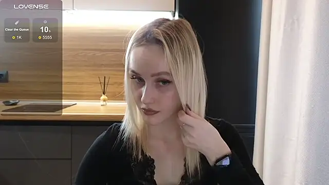 Snapshot of Bella_Villen chatting on June 2026 01:04:01 PM Bella Villen online show from June 2026 01:04:01 PM