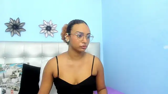 Snapshot of Saray_sexylove chatting on April 2026 11:36:01 AM Saray sexylove online show from April 2026 11:36:01 AM