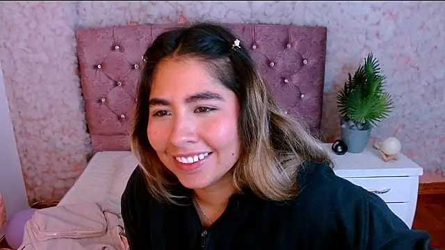 Sofiazaf  online show from March 2026 12:20:01 PM